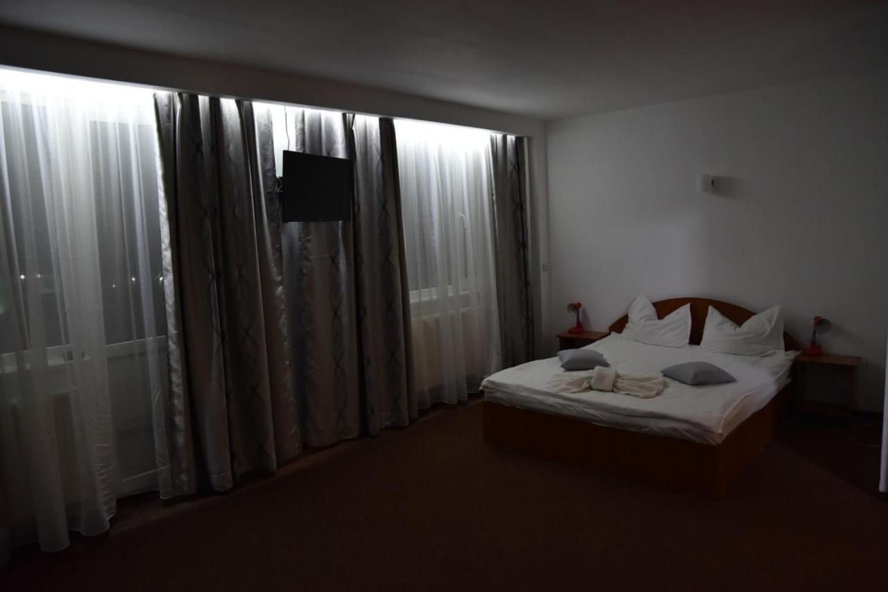 Hotel Măgurele エクステリア 写真